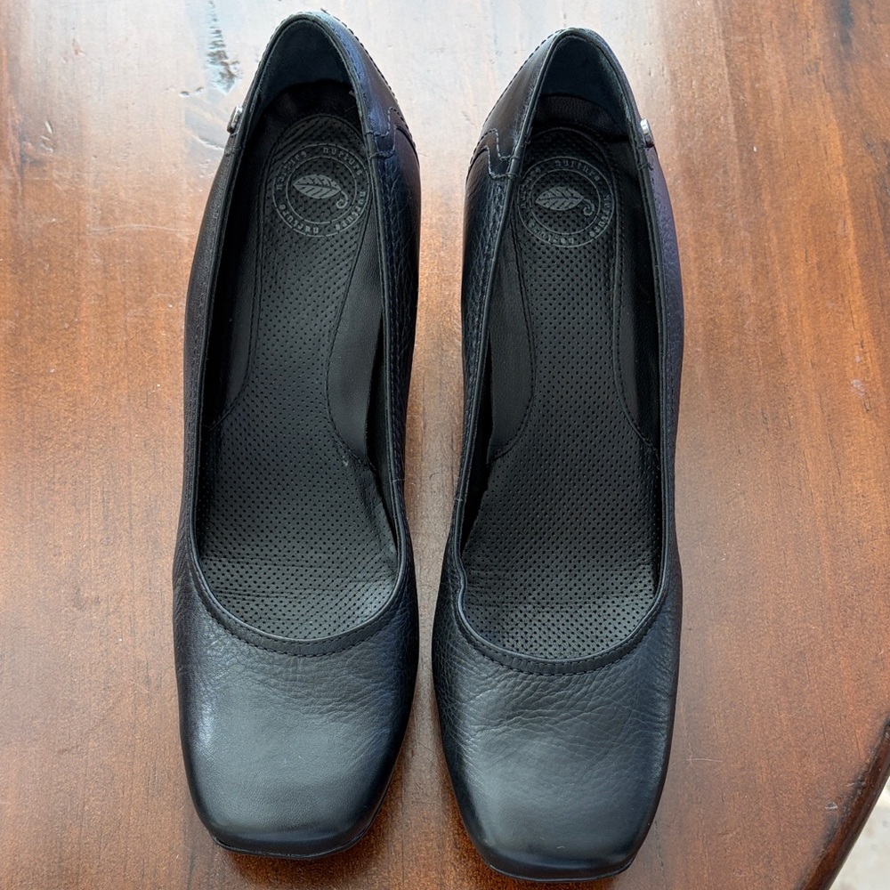 Nurture by Lamaze Black Leather Heels